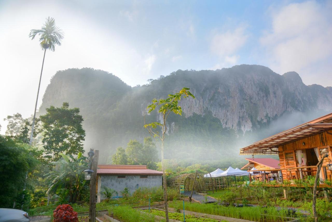 Hotel Bansuanphutarn Ban Pha Saeng Lang Exterior foto