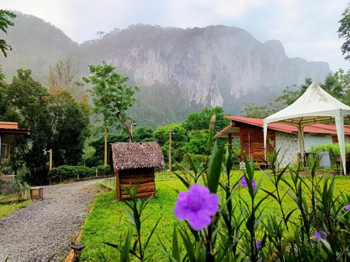 Hotel Bansuanphutarn Ban Pha Saeng Lang Exterior foto