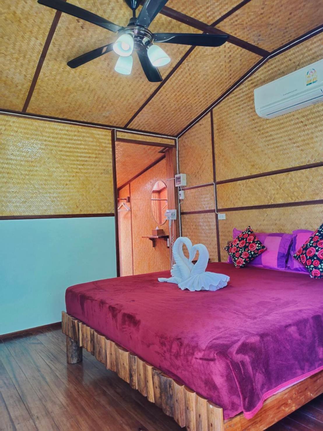 Hotel Bansuanphutarn Ban Pha Saeng Lang Exterior foto