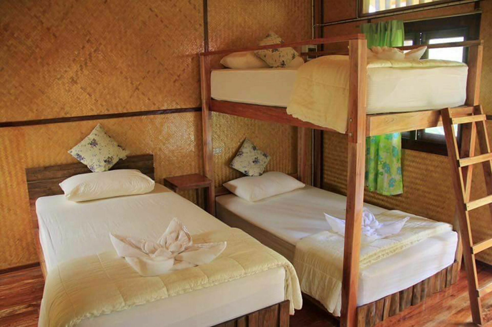 Hotel Bansuanphutarn Ban Pha Saeng Lang Exterior foto